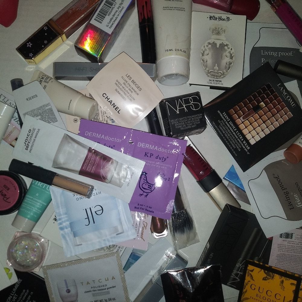 Mystery bag. Filled with products- sample, luxury makeup and skincare. - Picture 4 of 4